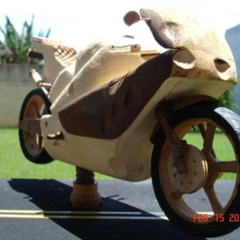 Sculpture titled "MOTO EM MADEIRA" by A.C Estanagel, Original Artwork