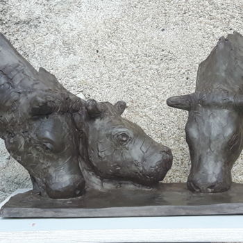 Sculpture titled "3 Vaches" by Eudes Volet, Original Artwork, Resin