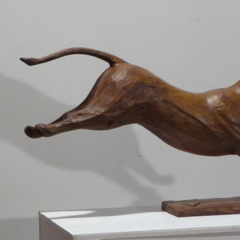 Sculpture titled "Lionne" by Eudes Volet, Original Artwork, Resin