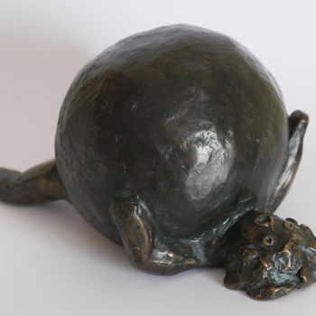 「Help - bronze - 14…」というタイトルの彫刻 Eva Rouwensによって, オリジナルのアートワーク, ブロンズ
