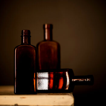 Fotografie mit dem Titel "5519 Brown bottles" von Fabio Montalto, Original-Kunstwerk, Digitale Fotografie