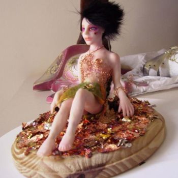 Escultura intitulada "Raven the fairy pri…" por Fabiola Bonghi, Obras de arte originais, Média Mixtas