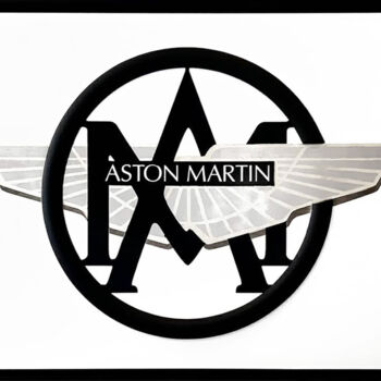Peinture intitulée "Emblème Aston Marti…" par Fabrice Vandevelde (Mr.Bleu), Œuvre d'art originale, Pochoir Monté sur Châssis…
