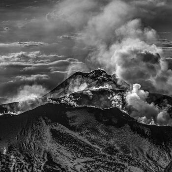 Фотография под названием "Flying over Etna" - Fabrizio Villa, Подлинное произведение искусства, Цифровая фотография