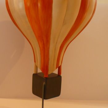Skulptur mit dem Titel "montgolfière" von Fabien Bochard, Original-Kunstwerk, Holz