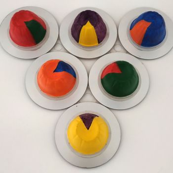 Escultura intitulada "6 cd mangue Violet" por Fadiese, Obras de arte originais, Plástico