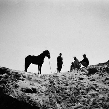 Photographie intitulée "Cavaliers des sables" par Fanny Lamolinairie, Œuvre d'art originale, Photographie argentique