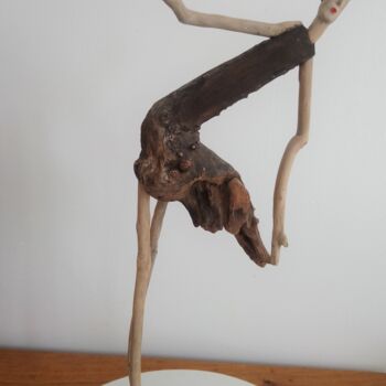 Скульптура под названием "En équilibre" - Fanny Libel, Подлинное произведение искусства, Дерево