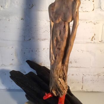 Скульптура под названием "Perseverance collec…" - Fariba Rahaei, Подлинное произведение искусства, Дерево