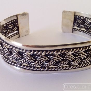 Handwerk mit dem Titel "bracelet tresse en…" von Fares El Ouafi, Original-Kunstwerk, Schmuck