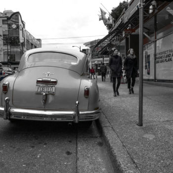 Fotografía titulada "Classic car in the…" por Farzad Frames, Obra de arte original, Fotografía digital