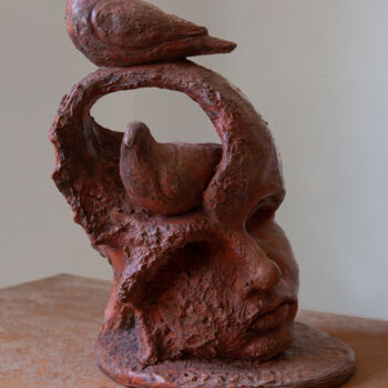 Sculpture titled "Uccelli in testa" by Federico Womb, Original Artwork, Terra cotta