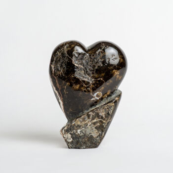Escultura titulada "Corazón rustico" por Felipe Cesar D'Oliveira, Obra de arte original, Piedra