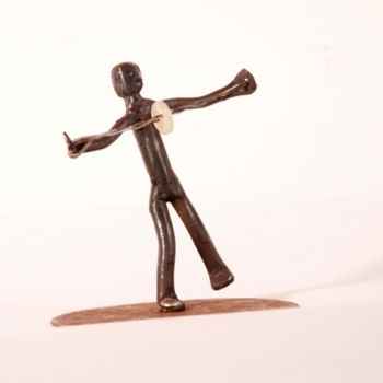 Escultura titulada "jugando al run -run" por Adrian Fermandois, Obra de arte original