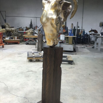 Sculpture titled "El Ganador" by Fermin Fleites, Original Artwork, Bronze