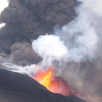 Fotografie mit dem Titel "Volcano" von Fernando David Amador De Paz, Original-Kunstwerk, Digitale Fotografie