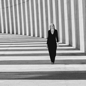 Фотография под названием "woman on lines" - Fernando David Amador De Paz, Подлинное произведение искусства, Цифровая фотогра…