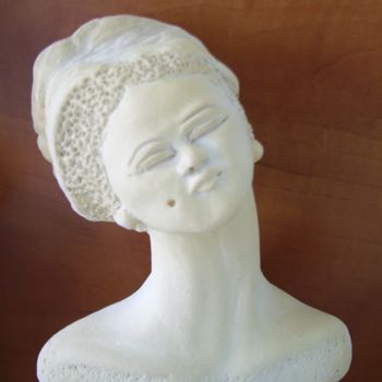 Sculpture titled "Marianne" by Figura Terra, Original Artwork, Terra cotta