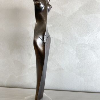 Sculpture titled "La Venere" by Filippo Pietro Castrovinci, Original Artwork, Metals