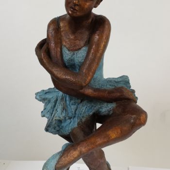 雕塑 标题为“Danseuse au repos” 由Jeanine Fitou Valens, 原创艺术品, 青铜