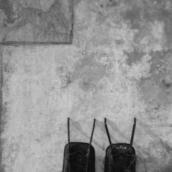 Photographie intitulée "Duo de brouette sol…" par Fabrice Javel, Œuvre d'art originale