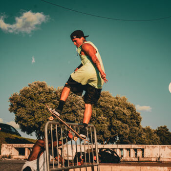 Photographie intitulée "Skater Boy" par Flora Gasnier, Œuvre d'art originale, Photographie numérique