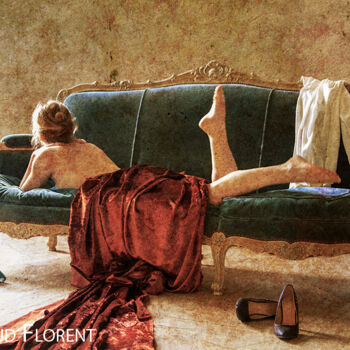 Photographie intitulée "Femme au Sofa n°8" par Florent Pacaud, Œuvre d'art originale, Photographie manipulée