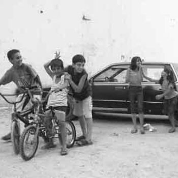 Photographie intitulée "Enfants du Liban 2" par Florent Dorer, Œuvre d'art originale