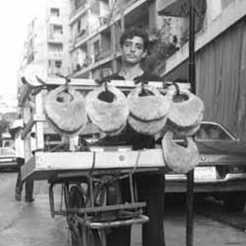 Photographie intitulée "Le vendeur de pain" par Florent Dorer, Œuvre d'art originale