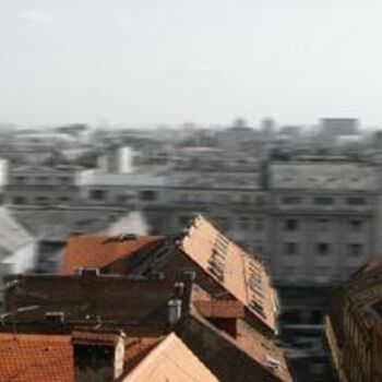 Photographie intitulée "Les toits - Zagreb" par Florent Dorer, Œuvre d'art originale