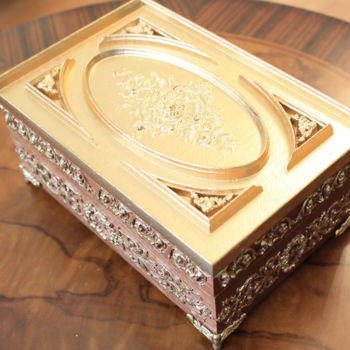 手工艺品 标题为“carved jewelry box…” 由Dmitri Fomichev, 原创艺术品, 首饰盒