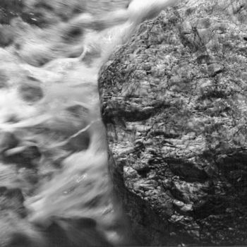 Fotografie mit dem Titel "Stone and Water" von Bernhard Lüttmer, Original-Kunstwerk