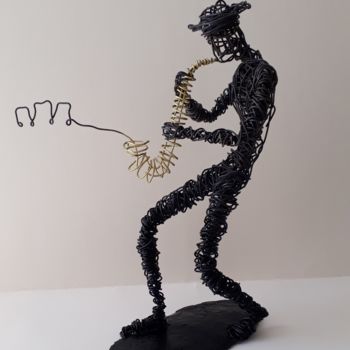 Sculpture titled "Le Saxophoniste" by Fourat Jomni, Original Artwork, Wire