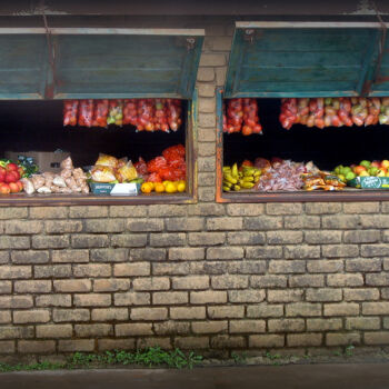 Photography titled "Vente de fruits.jpg" by Florence Pouget-Landrieu, Original Artwork