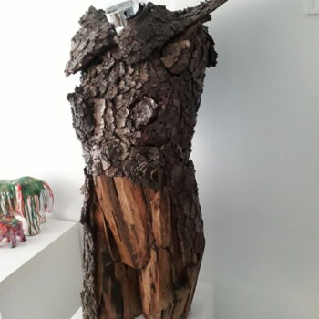 Скульптура под названием "NIKE" - Francis G, Подлинное произведение искусства, Дерево