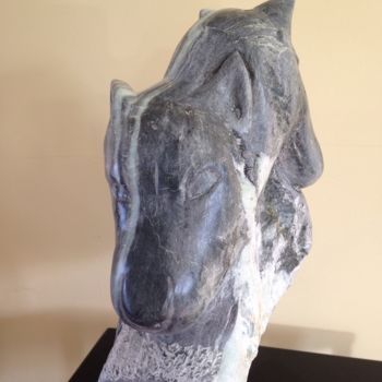 Skulptur mit dem Titel "Les loups blessés" von Cédo, Original-Kunstwerk, Stein