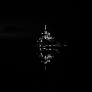 Photographie intitulée "Mont Saint Michel a…" par Franz Hümpfner, Œuvre d'art originale, Photographie argentique