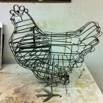 Escultura intitulada "Chicken" por Fraser Paterson, Obras de arte originais