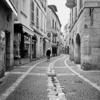 Fotografia intitolato "Femme dans la rue" da Frédéric Duchesnay, Opera d'arte originale, fotografia a pellicola