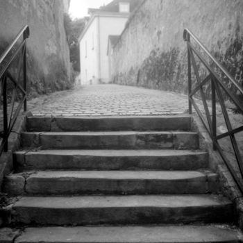 Photography titled "Montée vers rue" by Frédéric Duchesnay, Original Artwork, Analog photography