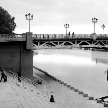 Photographie intitulée "Les marches du quais" par Frédéric Duchesnay, Œuvre d'art originale, Photographie argentique