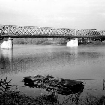Photography titled "Pont en fer" by Frédéric Duchesnay, Original Artwork, Analog photography