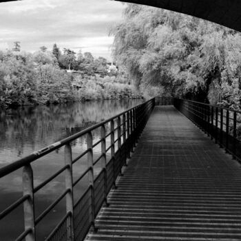 Fotografia intitolato "Sous le pont" da Frédéric Duchesnay, Opera d'arte originale, fotografia a pellicola