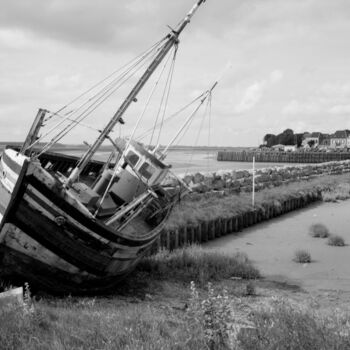 Photography titled "L'épave" by Frédéric Duchesnay, Original Artwork, Analog photography