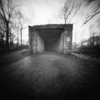 Photographie intitulée "Le bunker" par Frédéric Duchesnay, Œuvre d'art originale, Photographie argentique