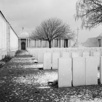 Photographie intitulée "Le cimetière" par Frédéric Duchesnay, Œuvre d'art originale, Photographie argentique