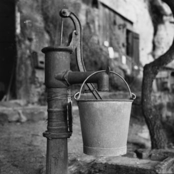 Fotografie mit dem Titel "Coup de pompe" von Frédéric Duchesnay, Original-Kunstwerk, Analog Fotografie