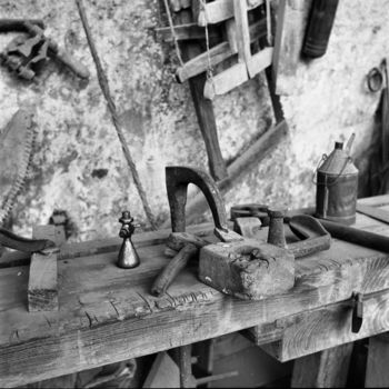 Photographie intitulée "Etabli" par Frédéric Duchesnay, Œuvre d'art originale, Photographie argentique