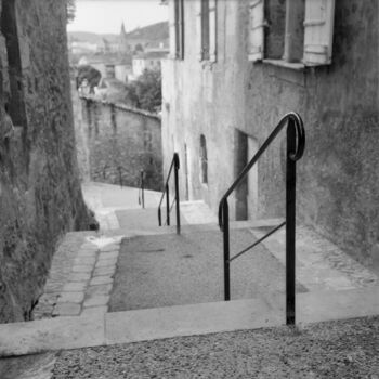 Fotografia intitolato "La rue qui descend" da Frédéric Duchesnay, Opera d'arte originale, fotografia a pellicola