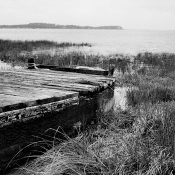 Photographie intitulée "Vieille barge" par Frédéric Duchesnay, Œuvre d'art originale, Photographie argentique